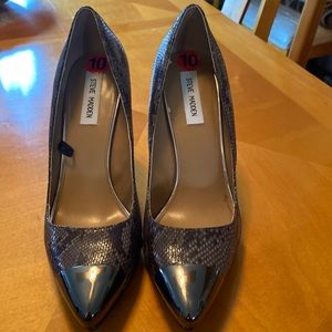 Steve Madden Cap Toe Pump